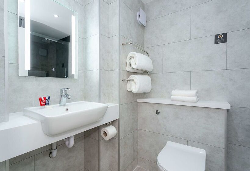 בית מלון כפרי Cedar Court Bradford