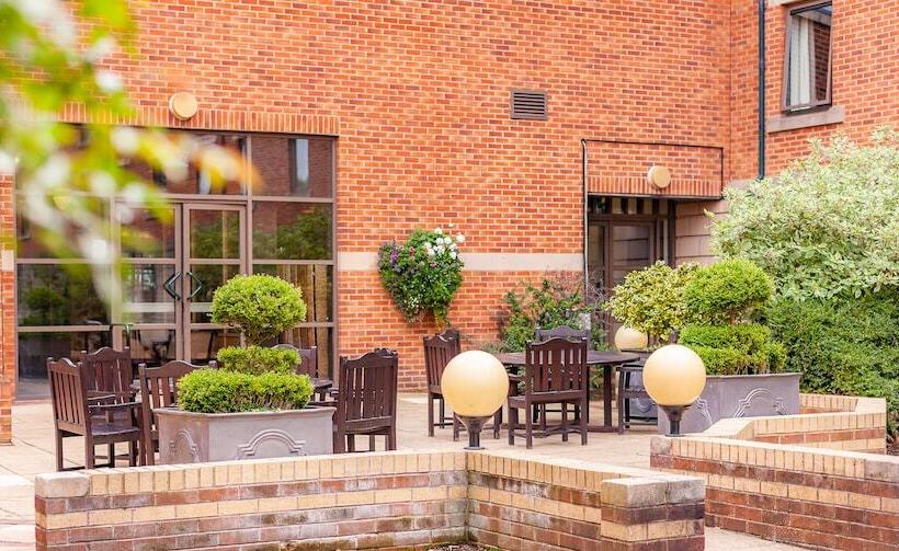 בית מלון כפרי Cedar Court Bradford