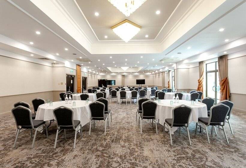 בית מלון כפרי Cedar Court Bradford