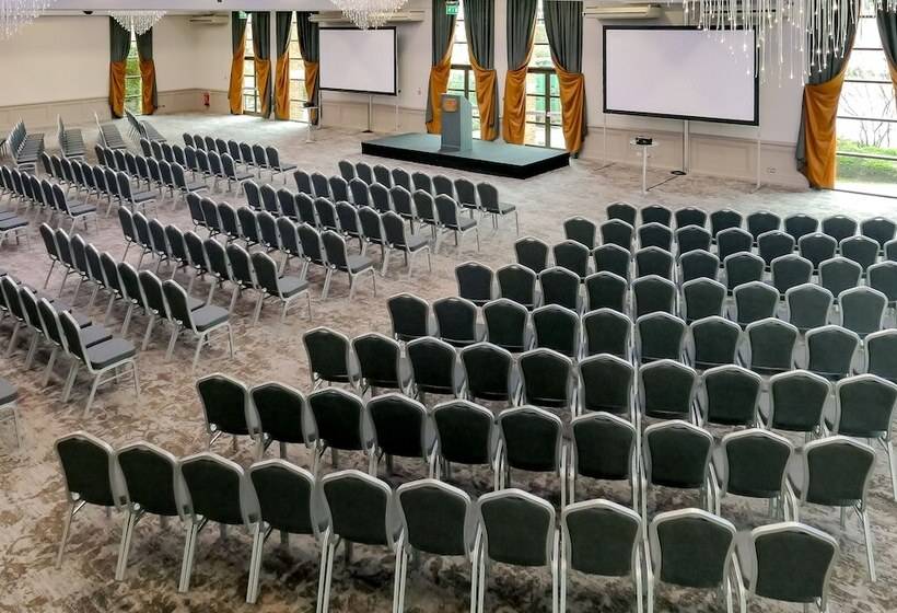 בית מלון כפרי Cedar Court Bradford