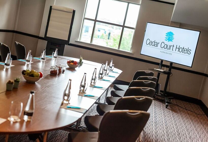 בית מלון כפרי Cedar Court Bradford