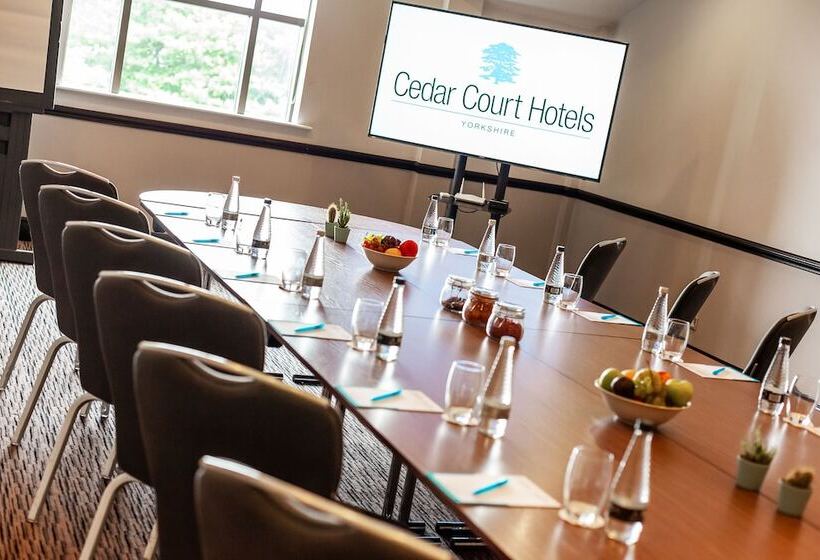 בית מלון כפרי Cedar Court Bradford