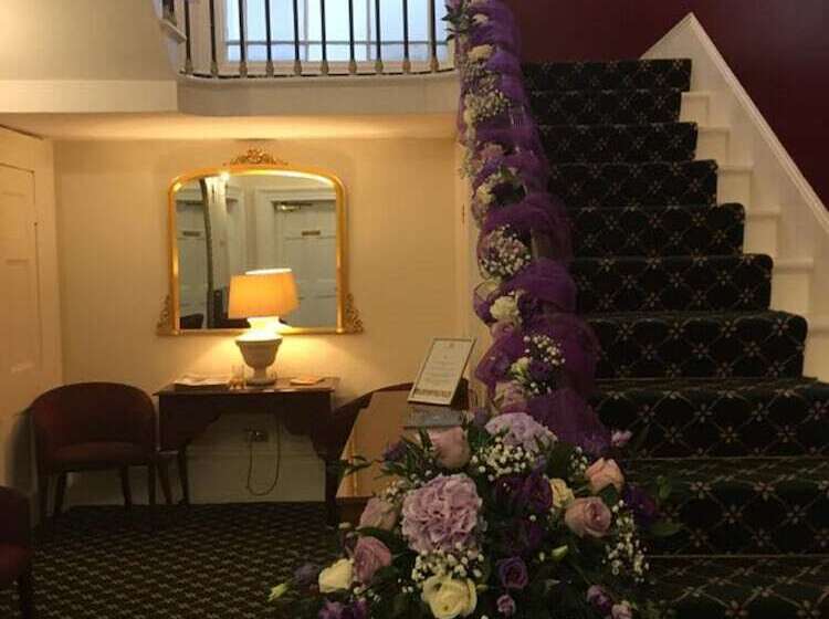 فندق Chiseldon House