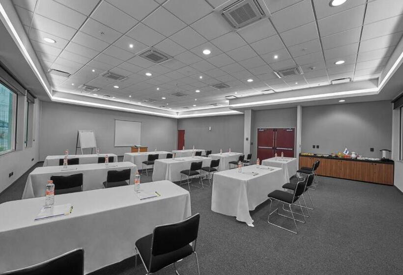 בית מלון כפרי City Express By Marriott Monterrey Santa Catarina