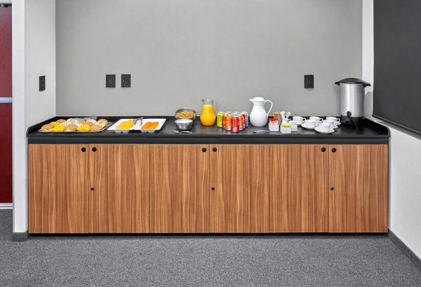 בית מלון כפרי City Express By Marriott Monterrey Santa Catarina