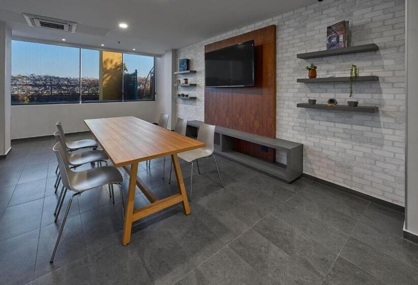 בית מלון כפרי City Express By Marriott Monterrey Santa Catarina