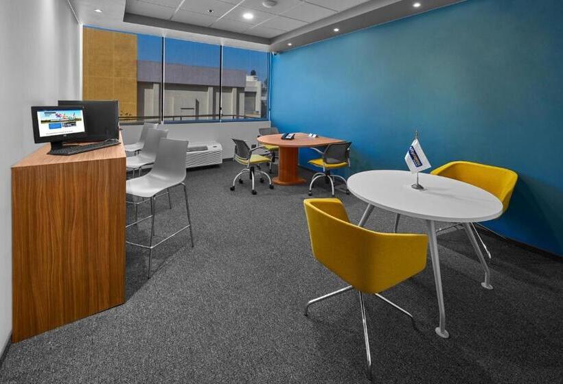 בית מלון כפרי City Express By Marriott Monterrey Santa Catarina