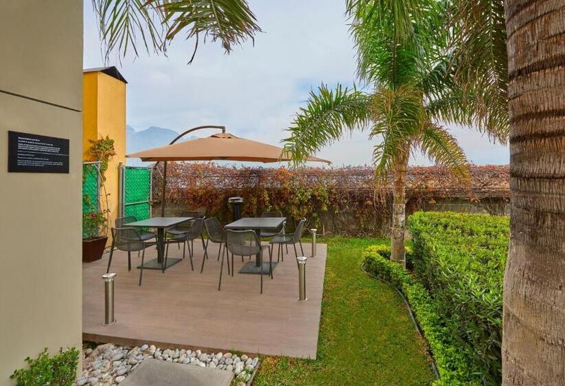 בית מלון כפרי City Express By Marriott Monterrey Santa Catarina