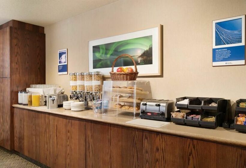 فندق Coast Fraser Tower