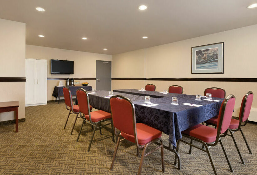 فندق Coast Fraser Tower