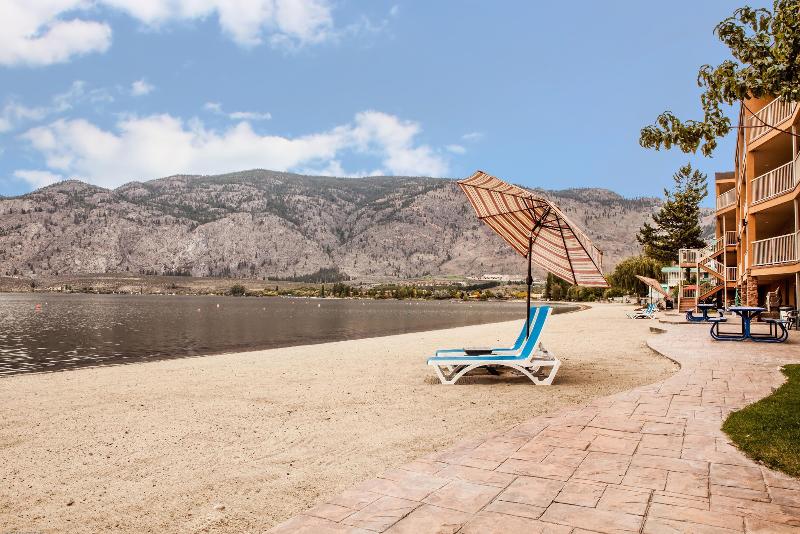 בית מלון כפרי Coast Osoyoos Beach