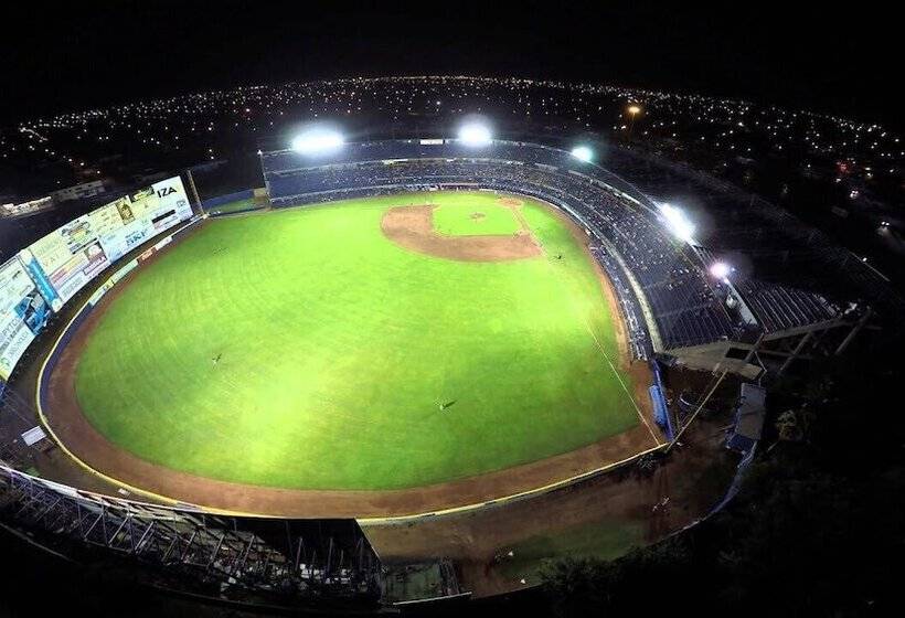 בית מלון כפרי Comfort Inn Monclova