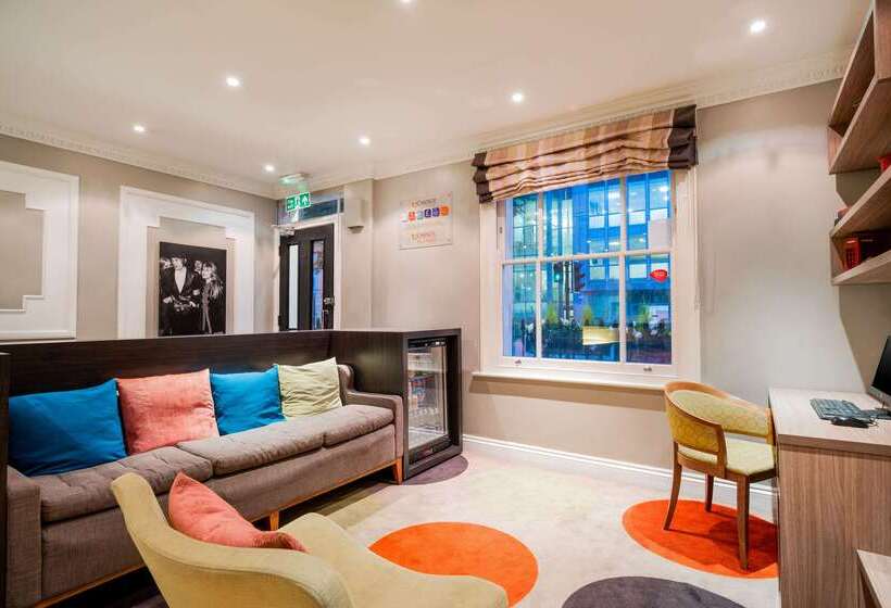 Отель Comfort Inn Victoria