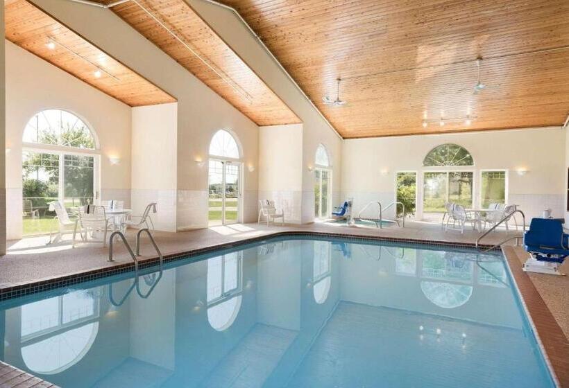 فندق Country Inn & Suites By Radisson, Mason City, Ia