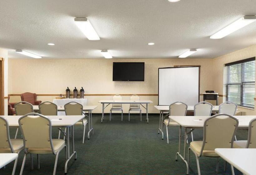 فندق Country Inn & Suites By Radisson, Mason City, Ia