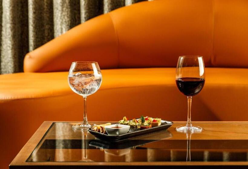 ホテル Crowne Plaza Manchester Airport, An Ihg