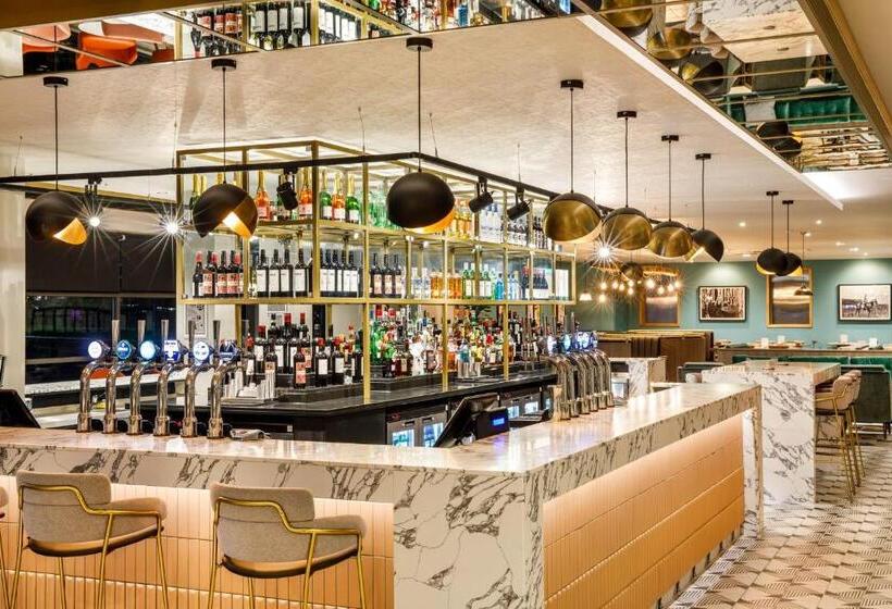 ホテル Crowne Plaza Manchester Airport, An Ihg