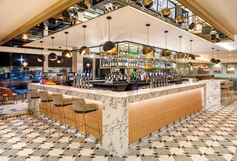 ホテル Crowne Plaza Manchester Airport, An Ihg