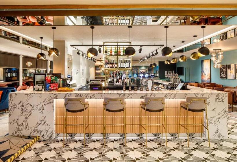 ホテル Crowne Plaza Manchester Airport, An Ihg