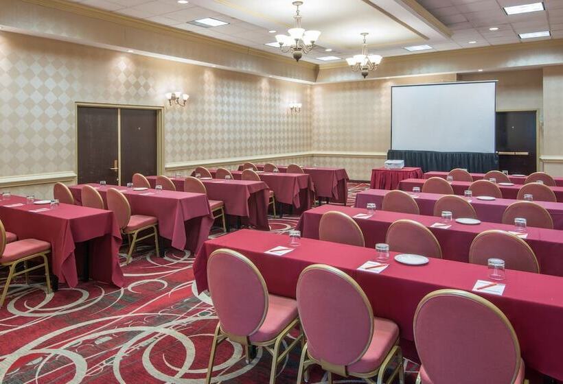 هتل Crowne Plaza Newark Airport, An Ihg