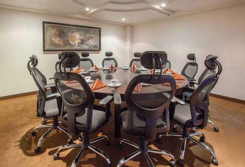 فندق Crowne Plaza Toluca   Lancaster, An Ihg