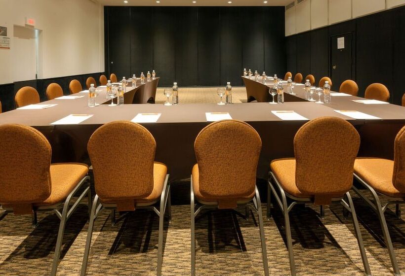 فندق Crowne Plaza Toluca   Lancaster, An Ihg