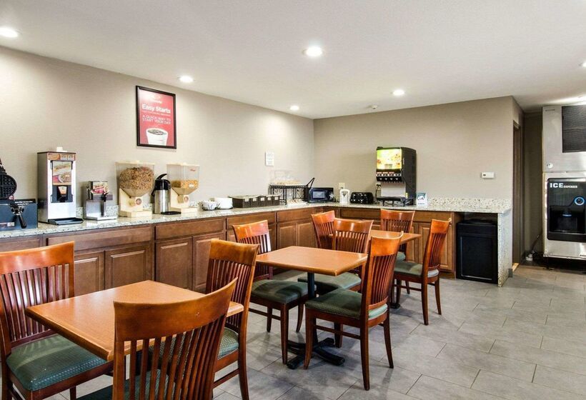 فندق Econo Lodge Inn & Suites