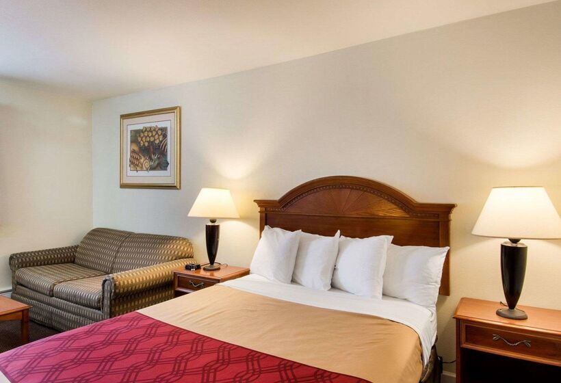 فندق Econo Lodge Inn & Suites