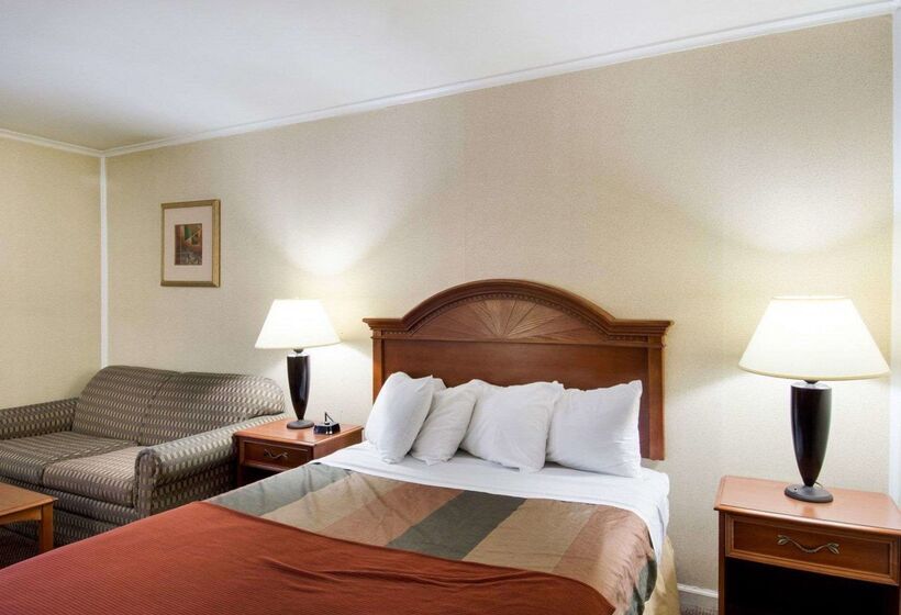 فندق Econo Lodge Inn & Suites