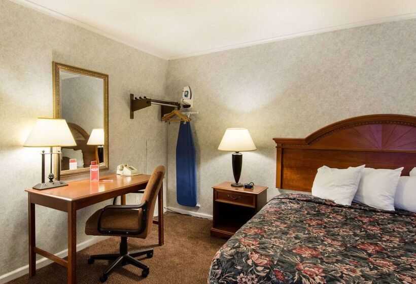 فندق Econo Lodge Inn & Suites