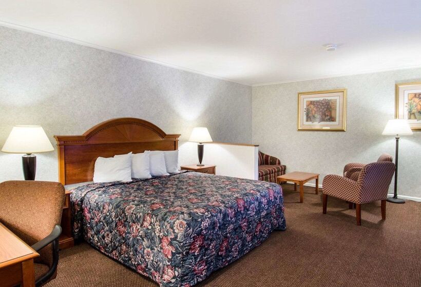 فندق Econo Lodge Inn & Suites