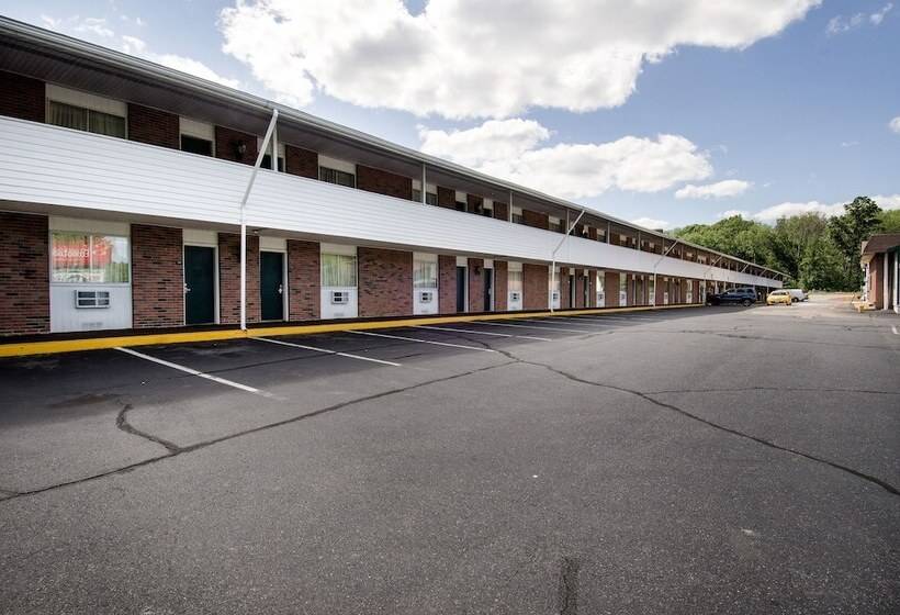 فندق Econo Lodge Inn & Suites