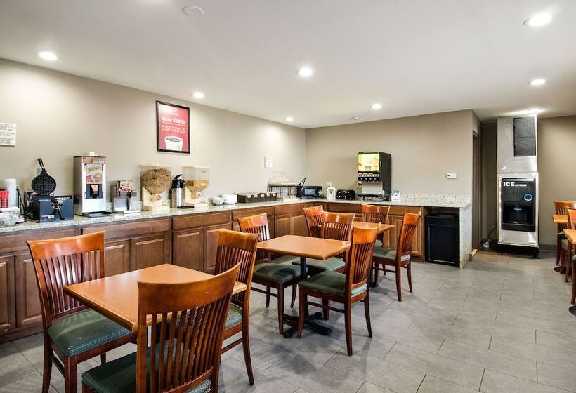 فندق Econo Lodge Inn & Suites