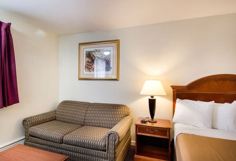 فندق Econo Lodge Inn & Suites