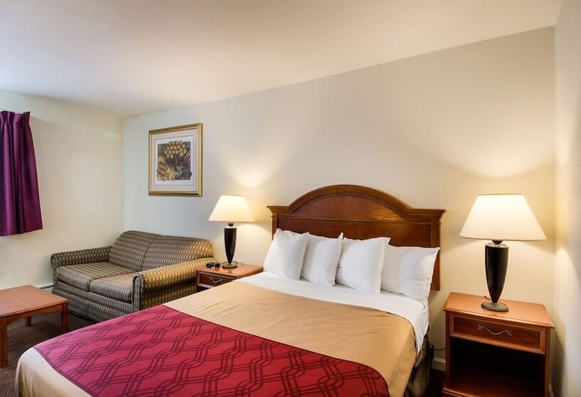فندق Econo Lodge Inn & Suites
