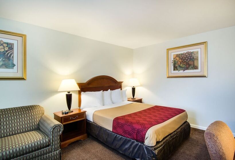 فندق Econo Lodge Inn & Suites