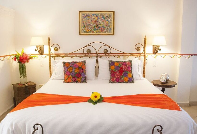 בית מלון כפרי El Encanto Inn & Suites