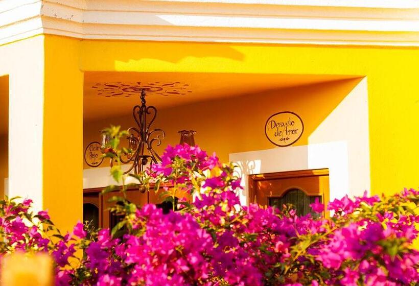 בית מלון כפרי El Encanto Inn & Suites