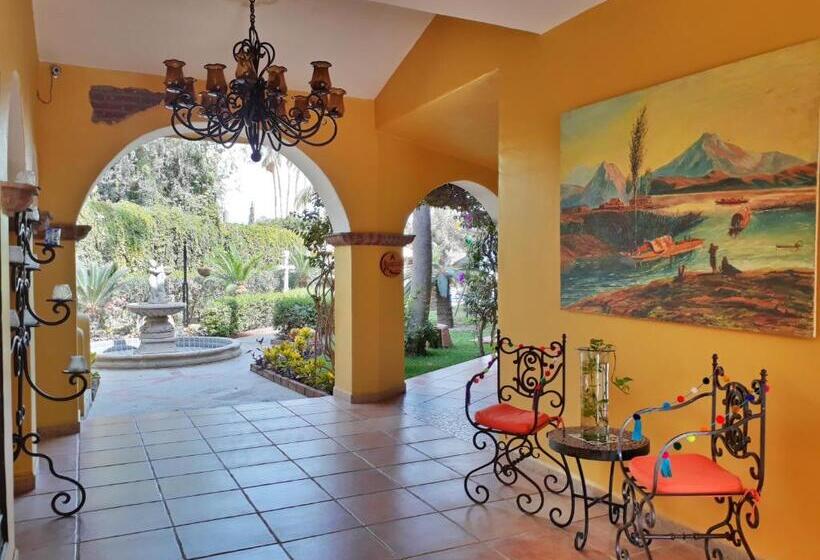 בית מלון כפרי El Encanto Inn & Suites