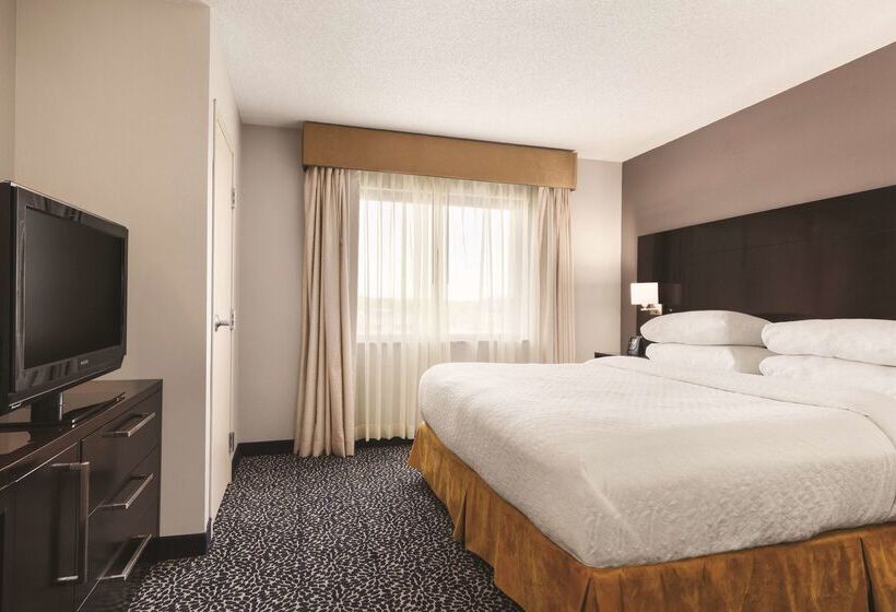 호텔 Embassy Suites Louisville East
