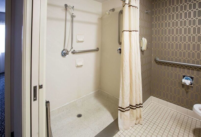 호텔 Embassy Suites Louisville East