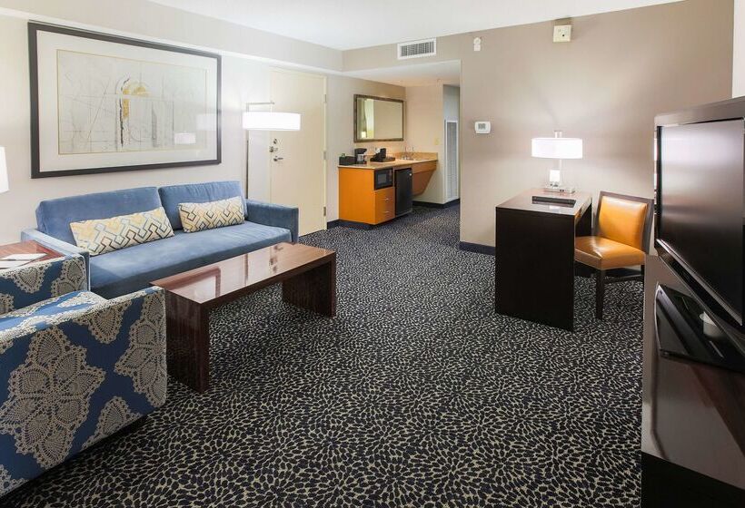 호텔 Embassy Suites Louisville East