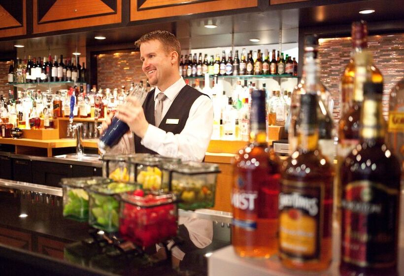 호텔 Embassy Suites Louisville East