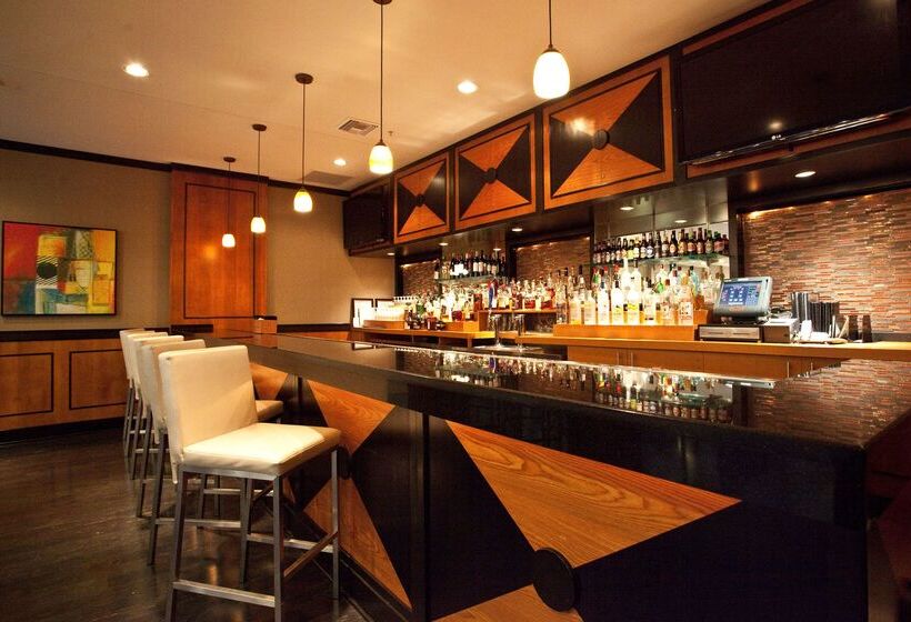 호텔 Embassy Suites Louisville East