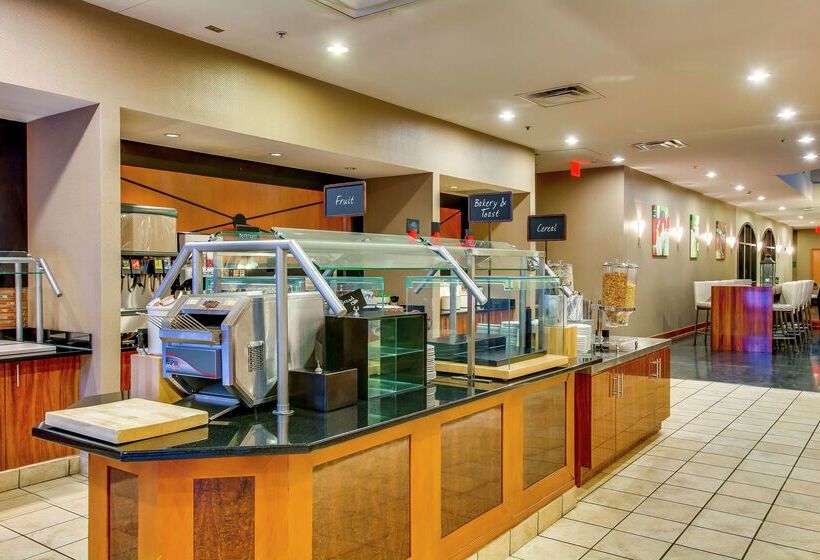 호텔 Embassy Suites Louisville East