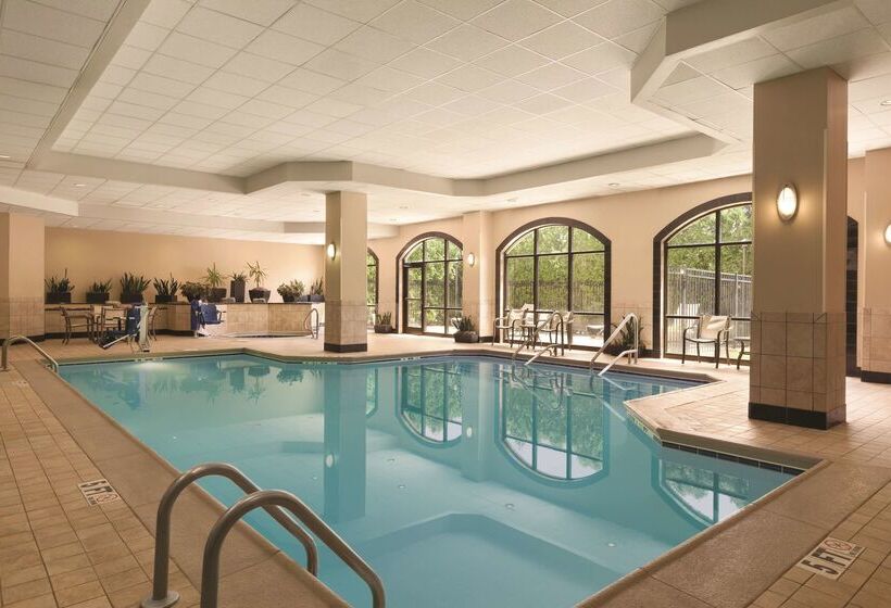 호텔 Embassy Suites Louisville East