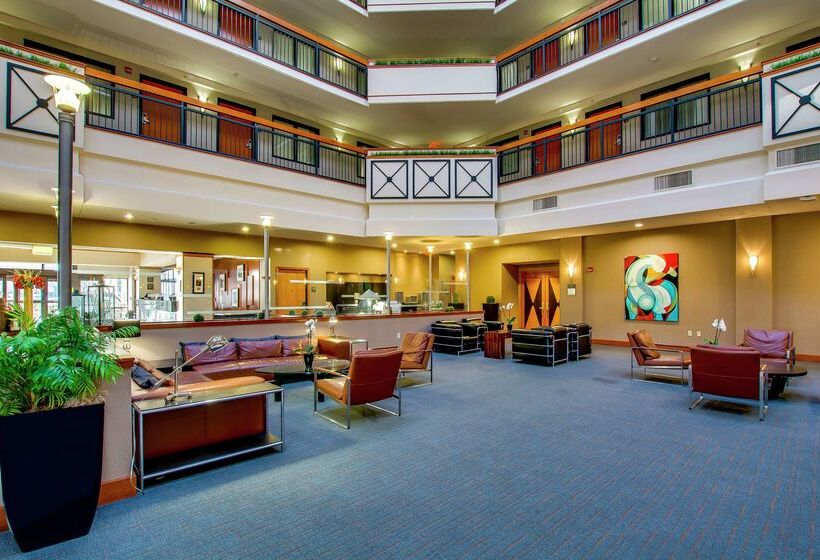 호텔 Embassy Suites Louisville East