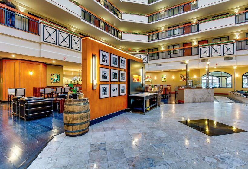 호텔 Embassy Suites Louisville East