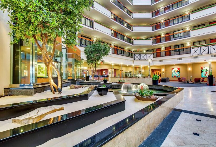 호텔 Embassy Suites Louisville East