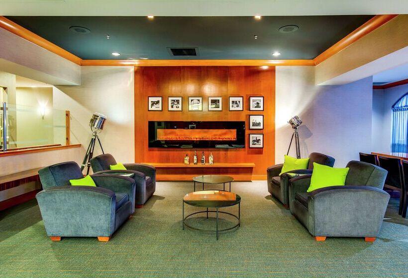 호텔 Embassy Suites Louisville East